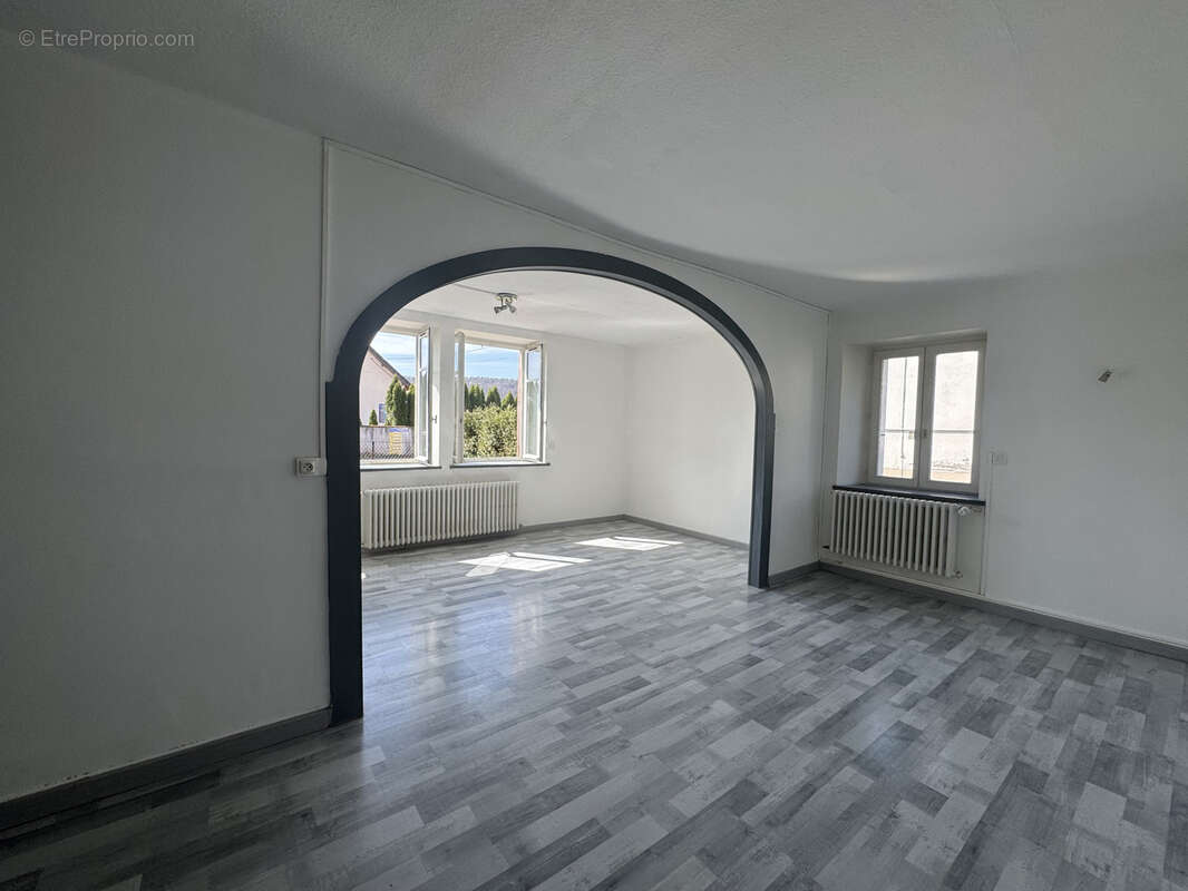 Appartement à RADDON-ET-CHAPENDU