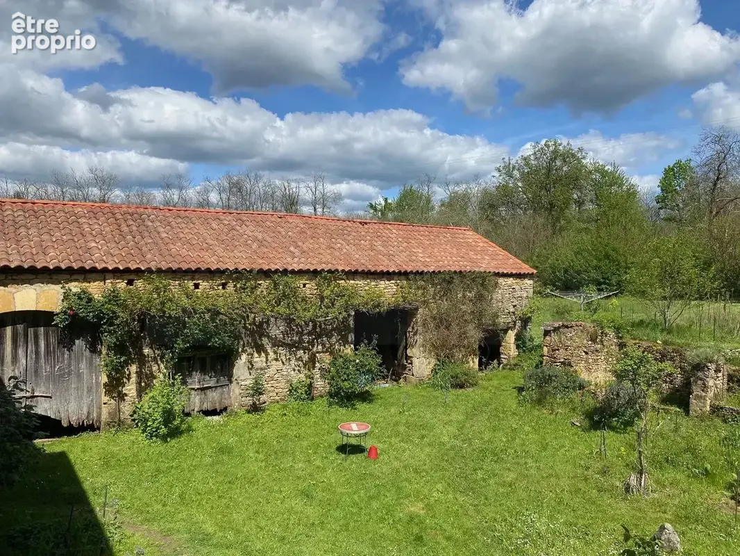 Joie propriété en pierre, comprenant une maison d’habitation, un appartement indépendant, une grande grange en pierre et dépenda - photo 2