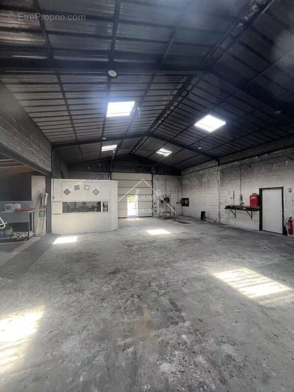 Proche bellerive deux entrepot et parking - photo 2