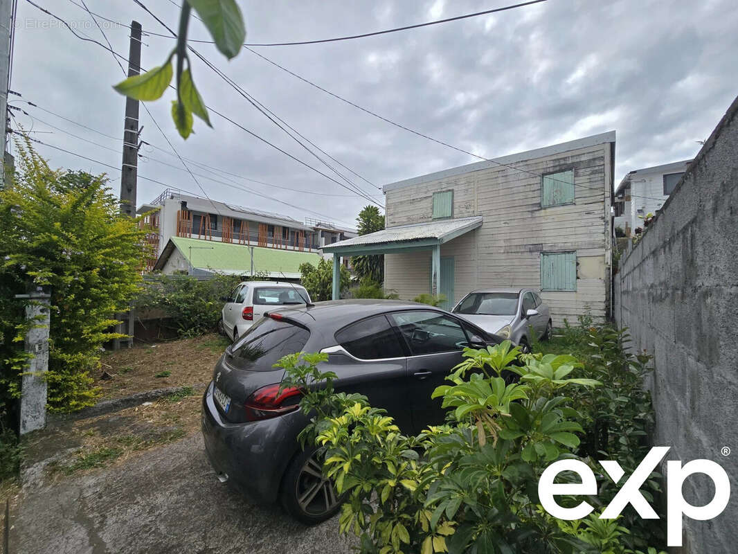 Terrain à LE TAMPON