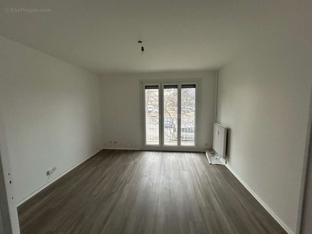 Appartement à DECINES-CHARPIEU