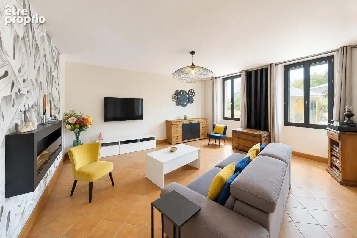Maison de 9 pièces de 319 m² située à Bioule - photo 2