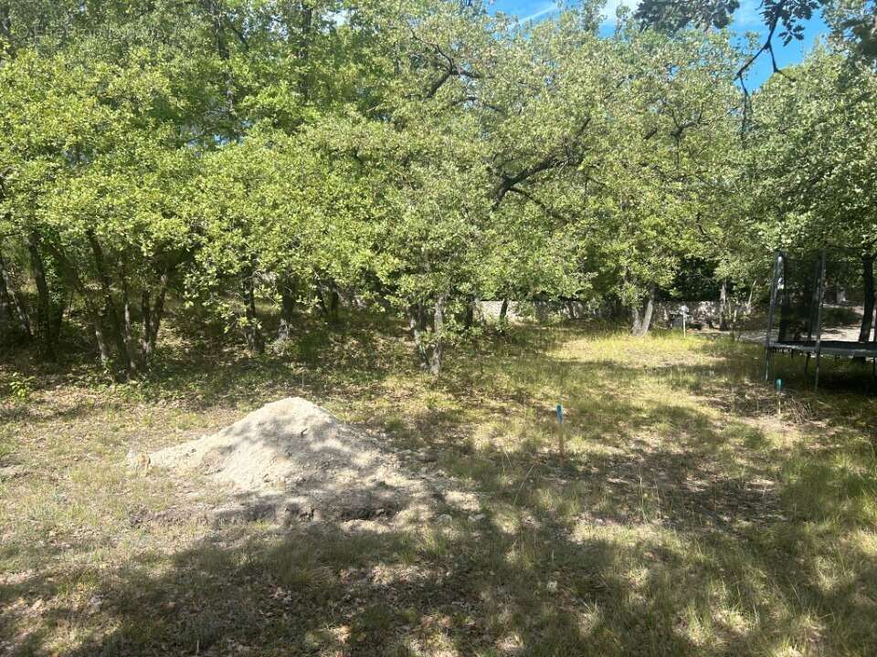 Terrain 640 m² à Greasque  - photo 2