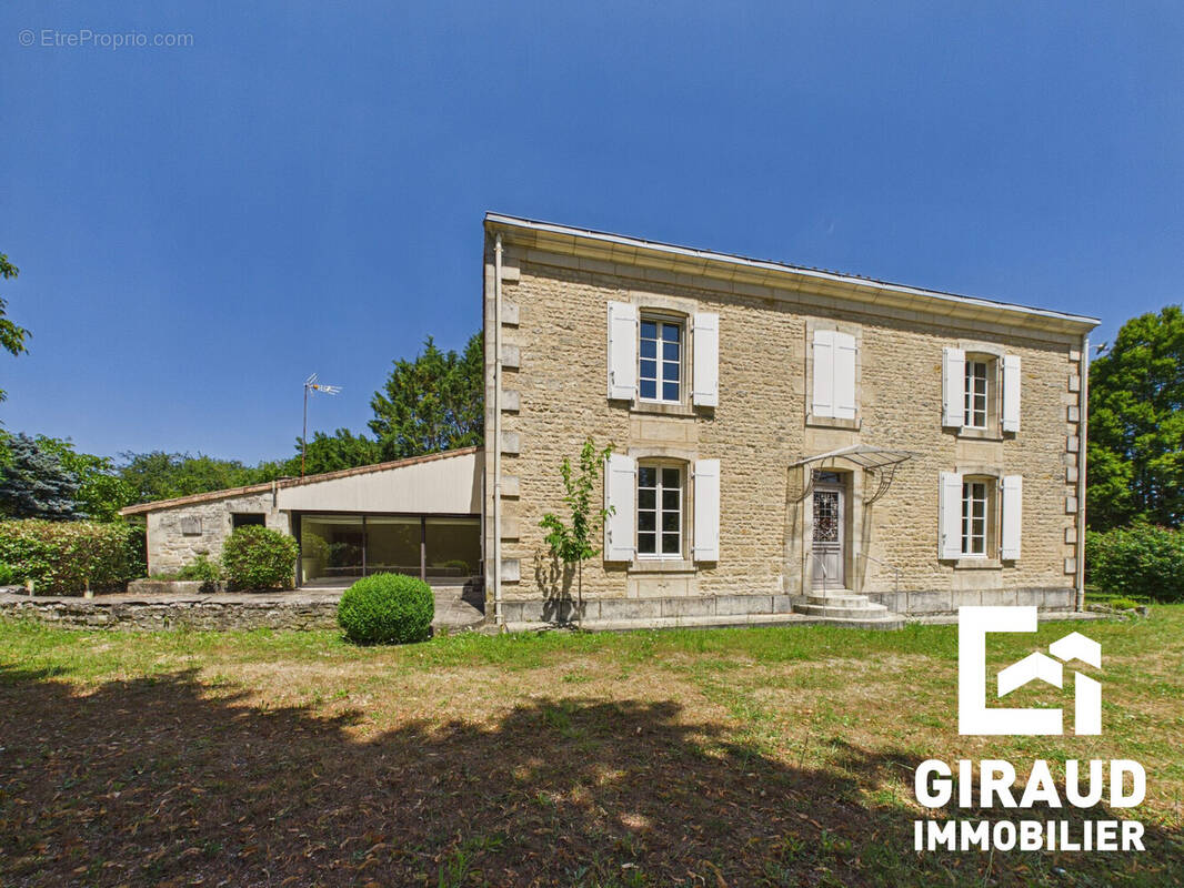 Maison à COULON