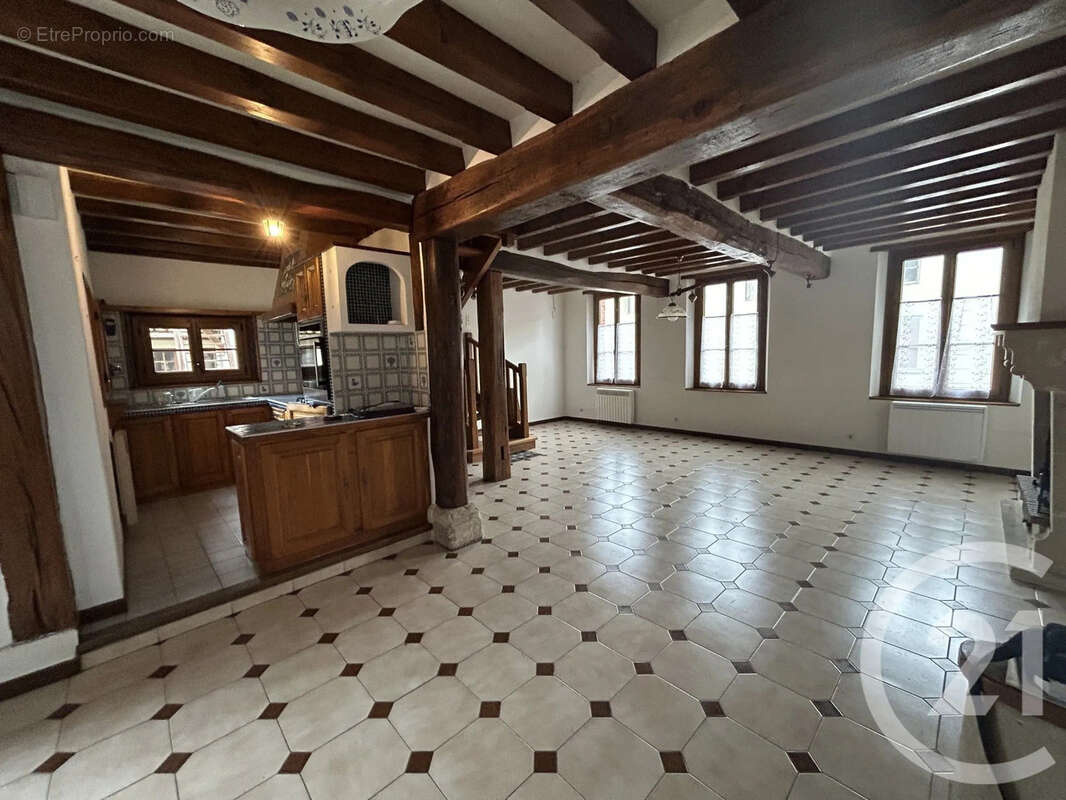 Maison à CHEPPES-LA-PRAIRIE