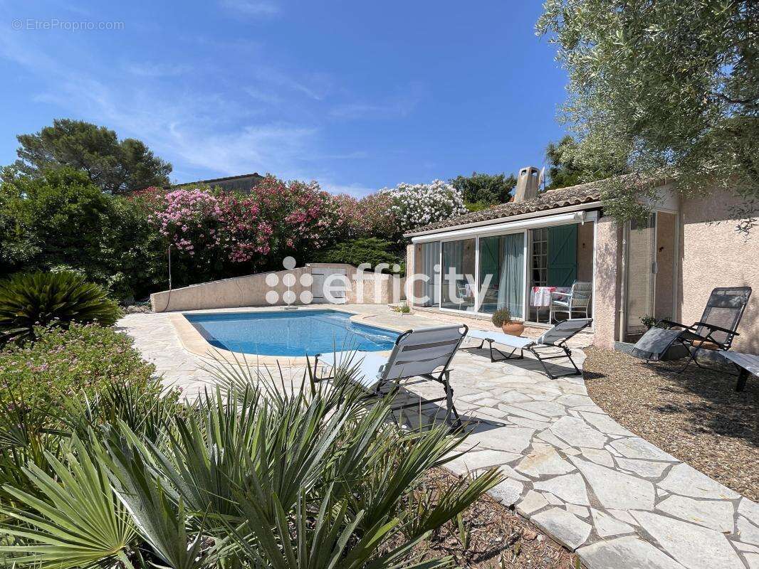 Maison à ROQUEBRUNE-SUR-ARGENS