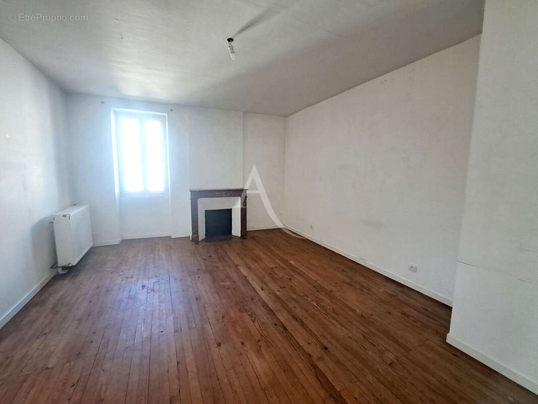 Maison à VILLENEUVE-DE-MARSAN