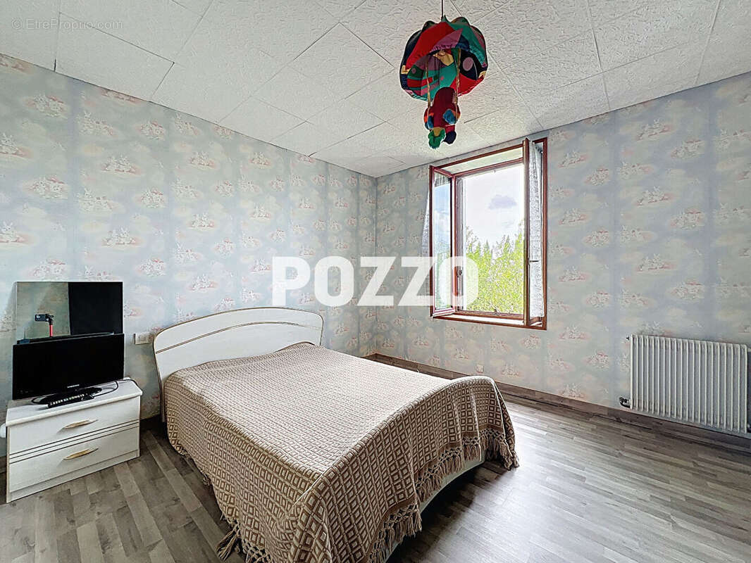 A Vendre - Saint Hilaire Du Harcouet - Maison 7 pièce(s) 160 m² - Centre-ville - photo 10