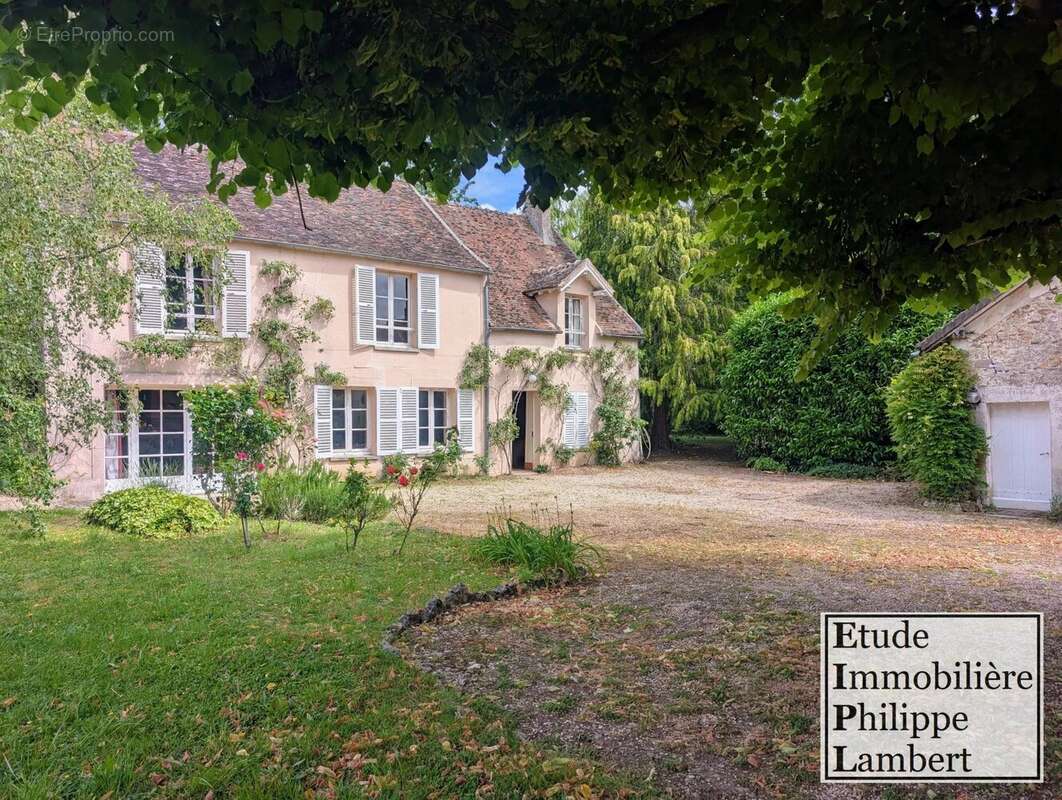 Maison à LE CHATELET-EN-BRIE