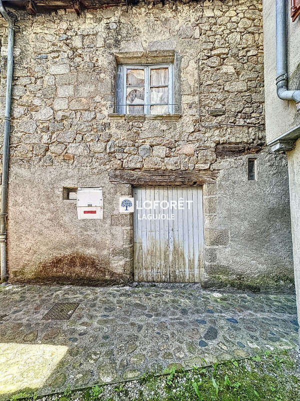Maison à ENTRAYGUES-SUR-TRUYERE