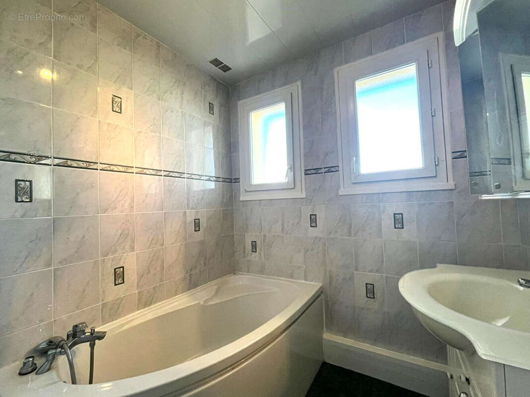 Maison 5 pièces 186 m² + garage - MAZERES LEZONS - photo 12