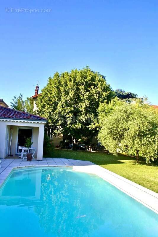 Maison à MONTELIMAR