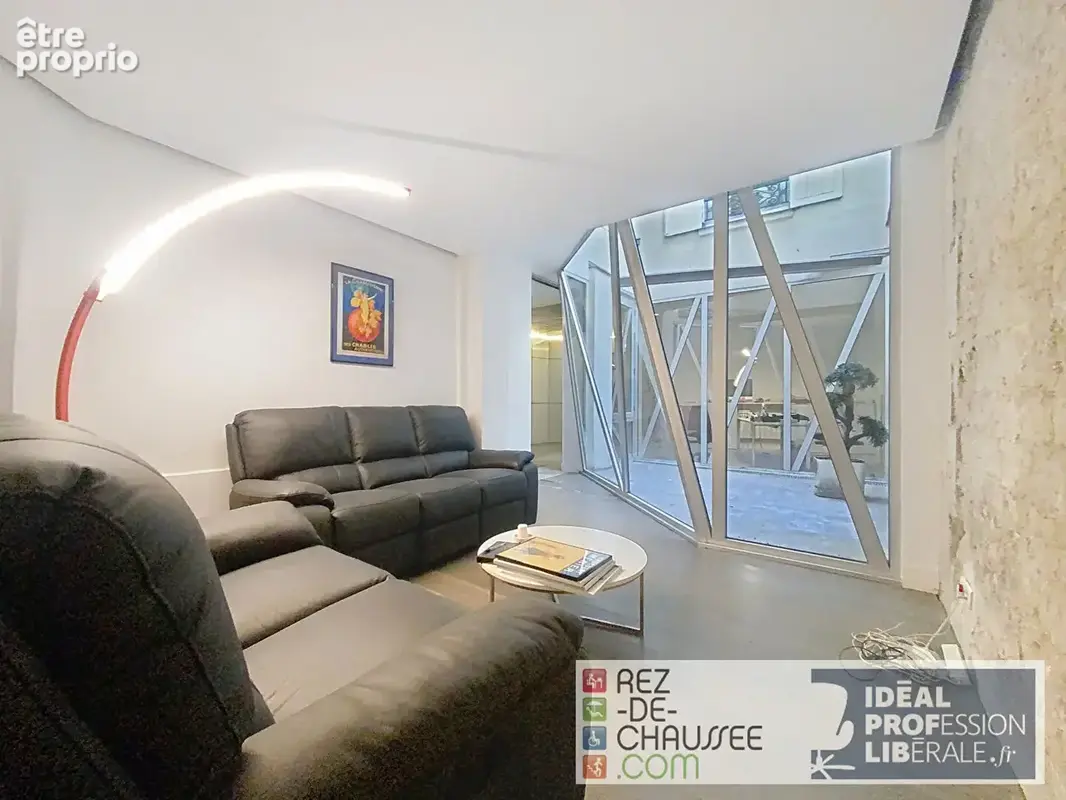 Commerce à PARIS-8E