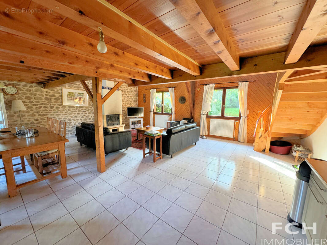 Maison en pierres avec grange et piscine - photo 2