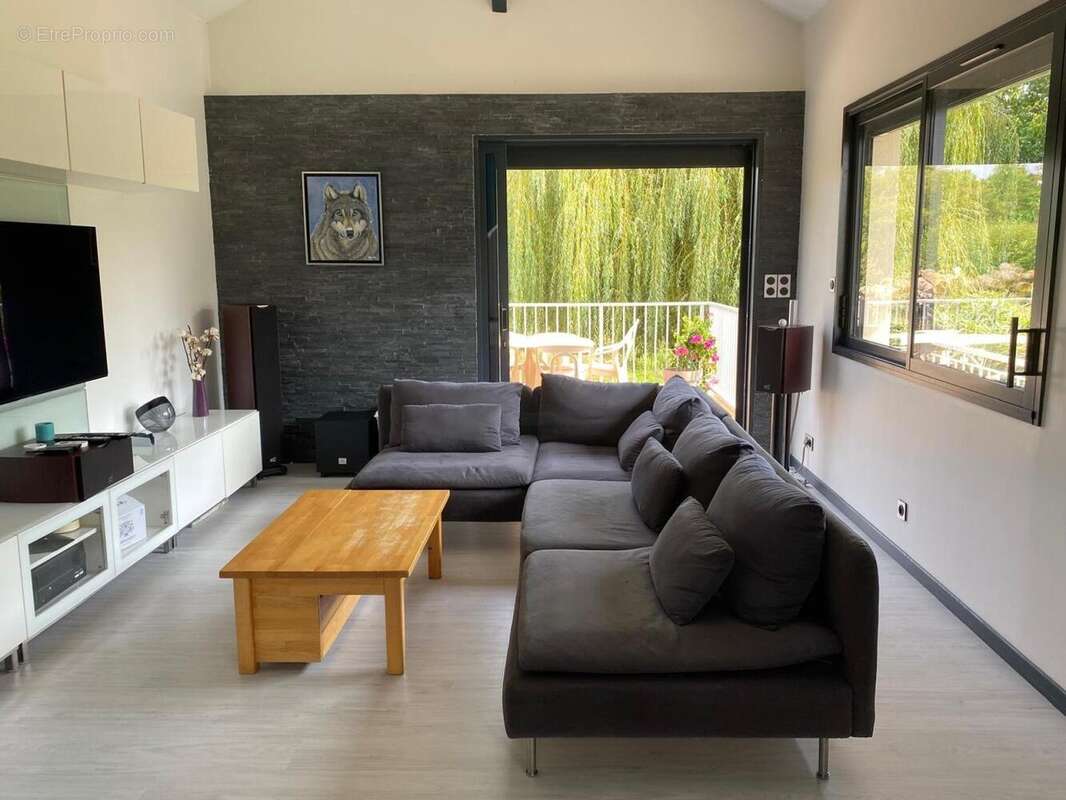 Photo 2 - Maison à SAINT-ROMAIN-DE-JALIONAS