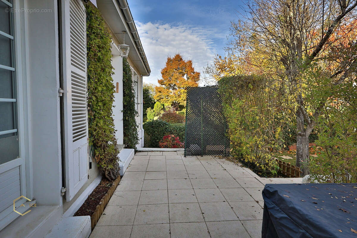 Maison à SAINTRY-SUR-SEINE