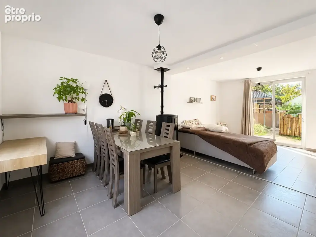 Maison familiale avec grand terrain et dépendances - photo 3