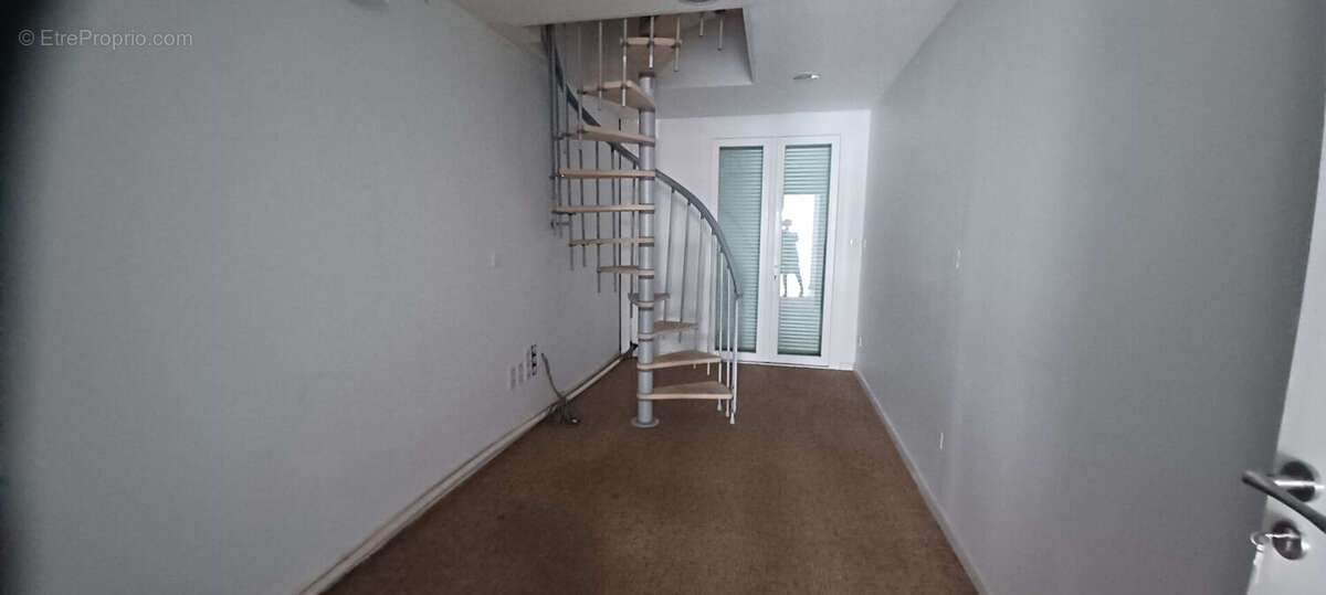 Blagnac  Murs locaux commerciaux et habitation 162 m2 sur terrain 378m² - photo 5