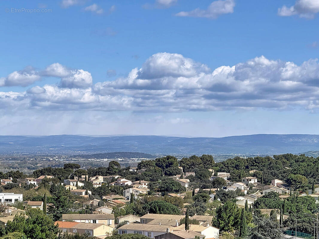 Appartement à VILLENEUVE-LES-AVIGNON