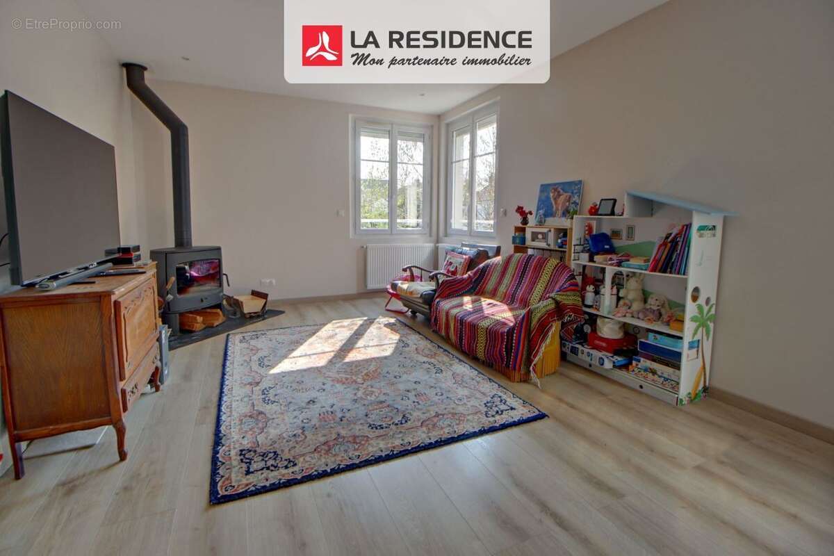 Maison 96 m² à Les Clayes-Sous-Bois  - photo 3