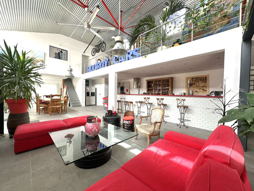 Autre à SAINT-MAUR-DES-FOSSES