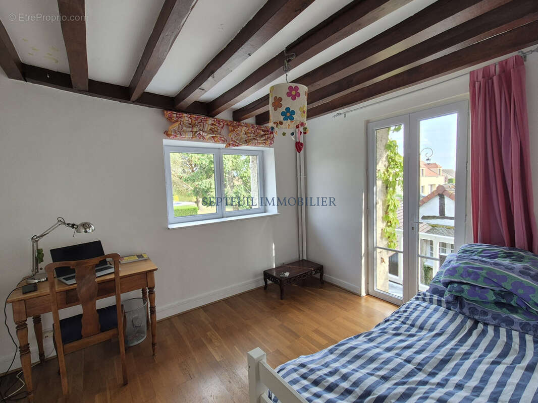 Maison ancienne ancienne avec dépendances. 360 m2 habitables sur 5 790 m2 de terrain. - photo 13