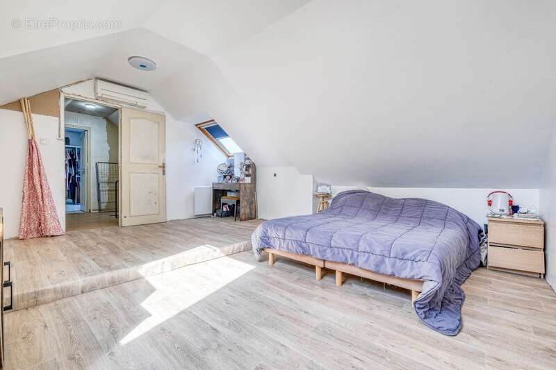 Christophe Michaudelle – EXCLUSIVITE CAPIFRANCE - vous propose à MEAUX proche de toutes commodités à pied : maison - 6 pièces -  - photo 21