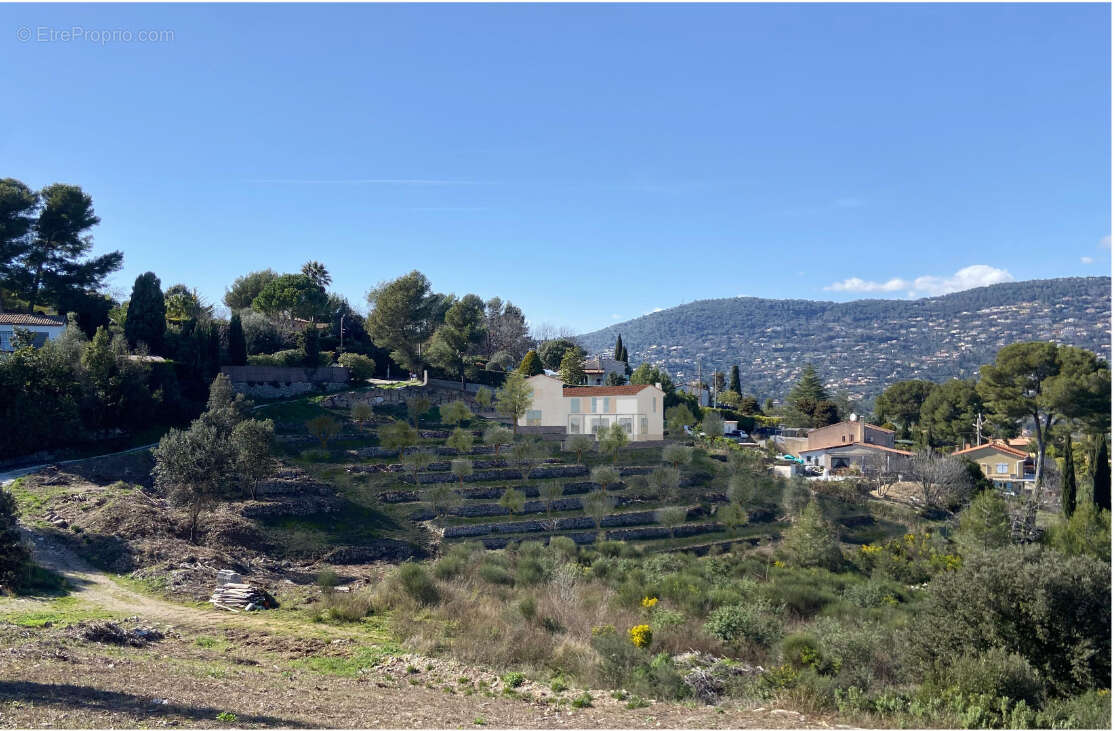 Terrain à PEYMEINADE