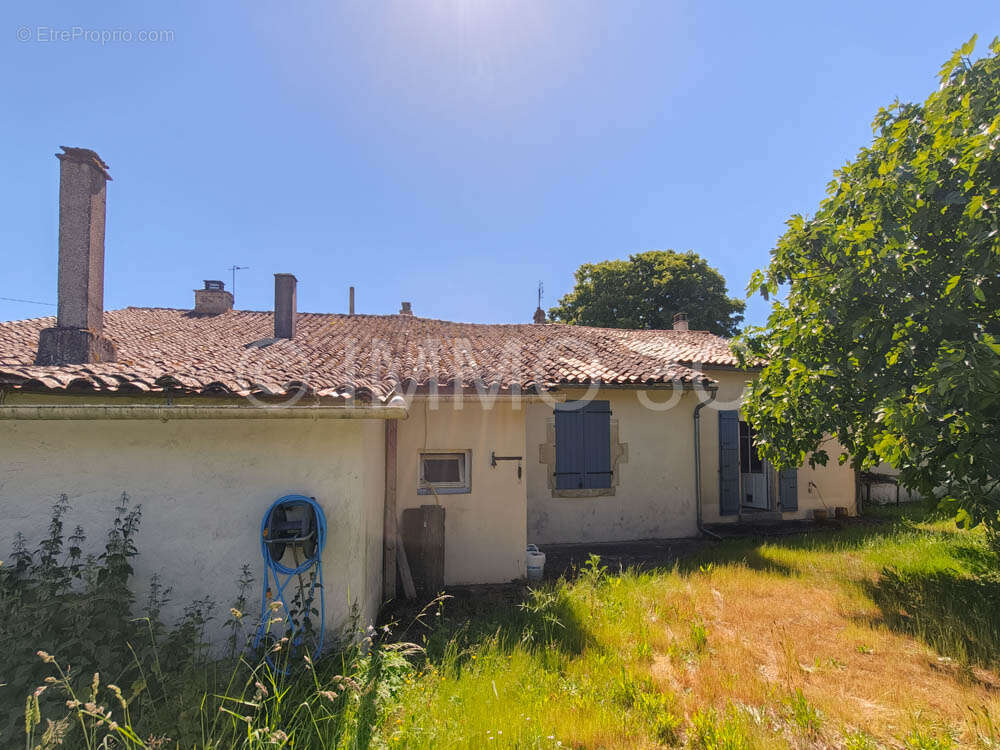 Maison à CHEF-BOUTONNE