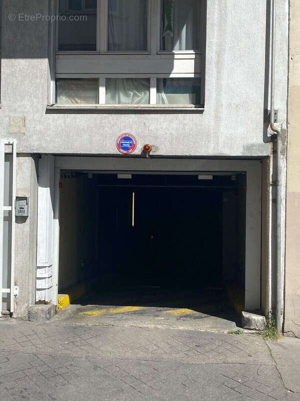 Parking à PARIS-20E