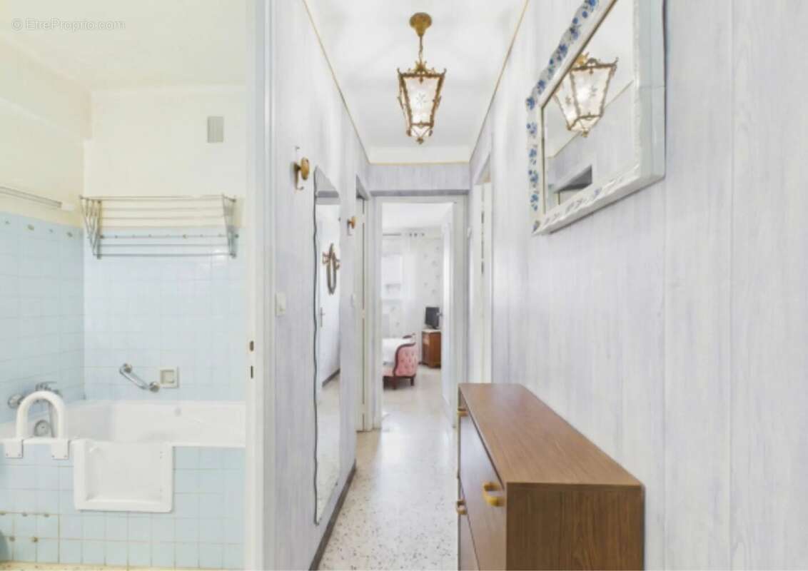  ideal famille - juan-les-pins centre – superbe t3 avec garage fermé - photo 7