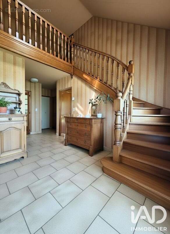 Maison 220 m² à Sainte-Radegonde  - photo 4
