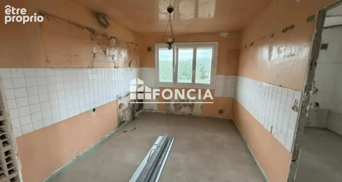 À VENDRE – Maison en briques à rénover avec grand entrepôt de 190 m² - photo 10