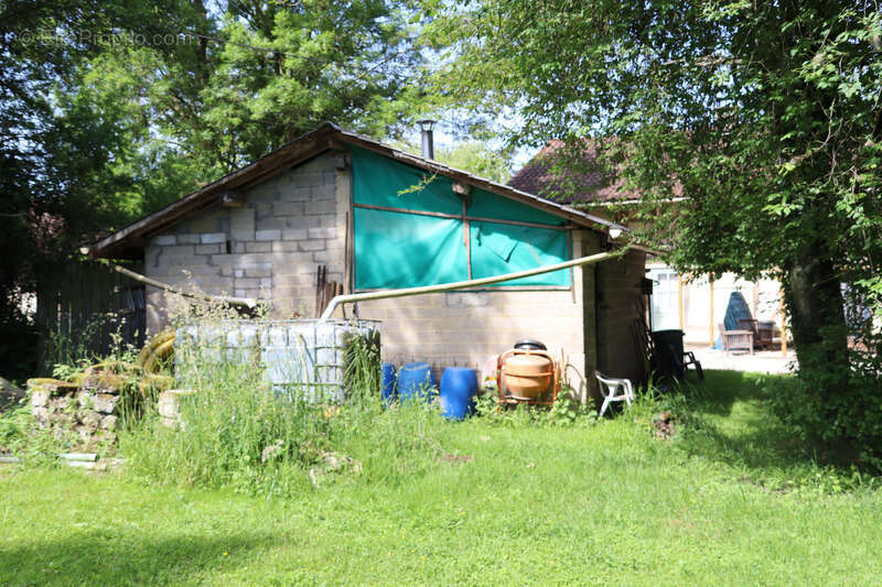 Environnement particulièrement calme avec une magnifique vue dégagée à CURCIAT DONGALON – 181 m² habitables sur 6970 m² de terra - photo 15