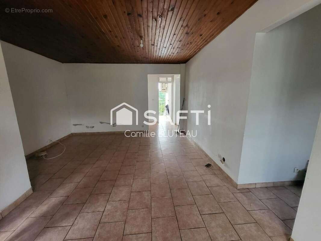 Photo 2 - Appartement à RIVIERE-SALEE