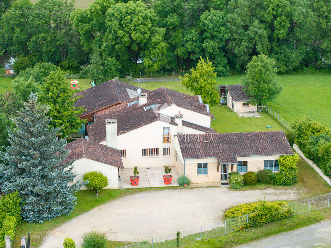 Maison à CHERVEIX-CUBAS