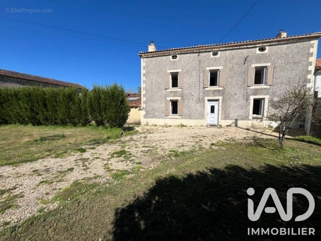 Photo 1 - Maison à CHATILLON-SUR-THOUET