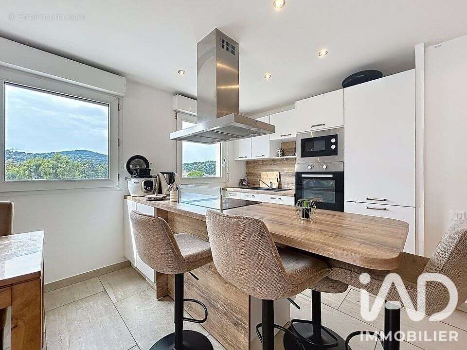 Appartement 72 m² à Antibes  - photo 4