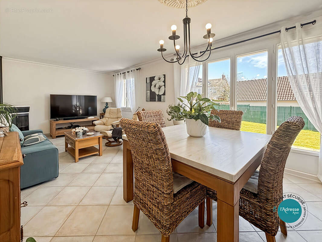 Maison à FONTENAY-LE-VICOMTE