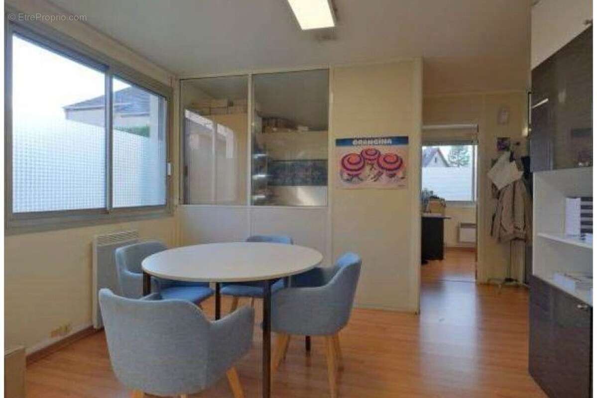 Commerce à SAINT-MAUR-DES-FOSSES