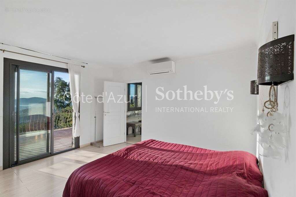 Maison à MANDELIEU-LA-NAPOULE