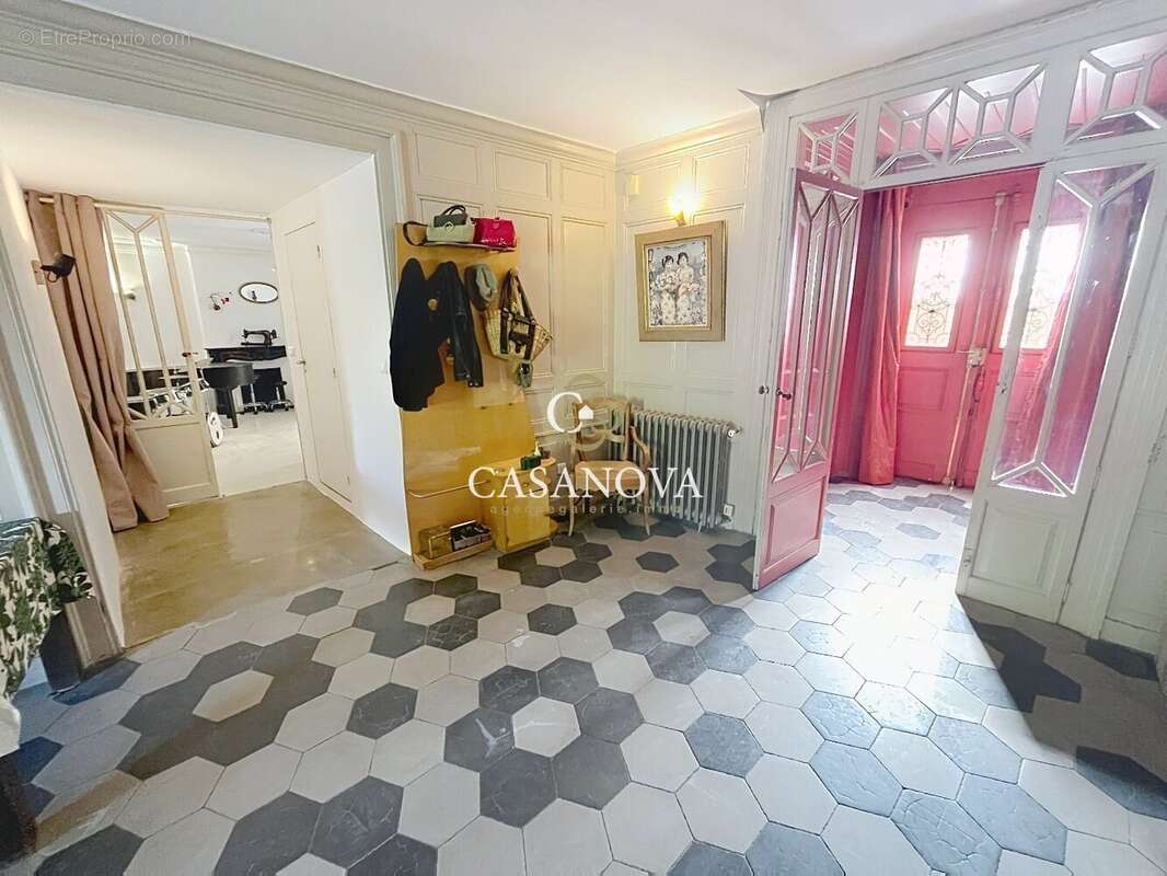 Charme & authenticité ! BATISSE de CARACTERE datant de 1789 proposant 350 m² avec jardin et piscine. Idéale pour un PROJET D'ACC - photo 27