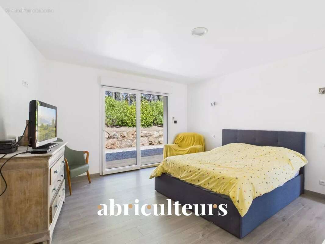 Maison à BAGNOLS-EN-FORET