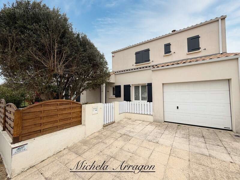 Maison à PORT-DES-BARQUES