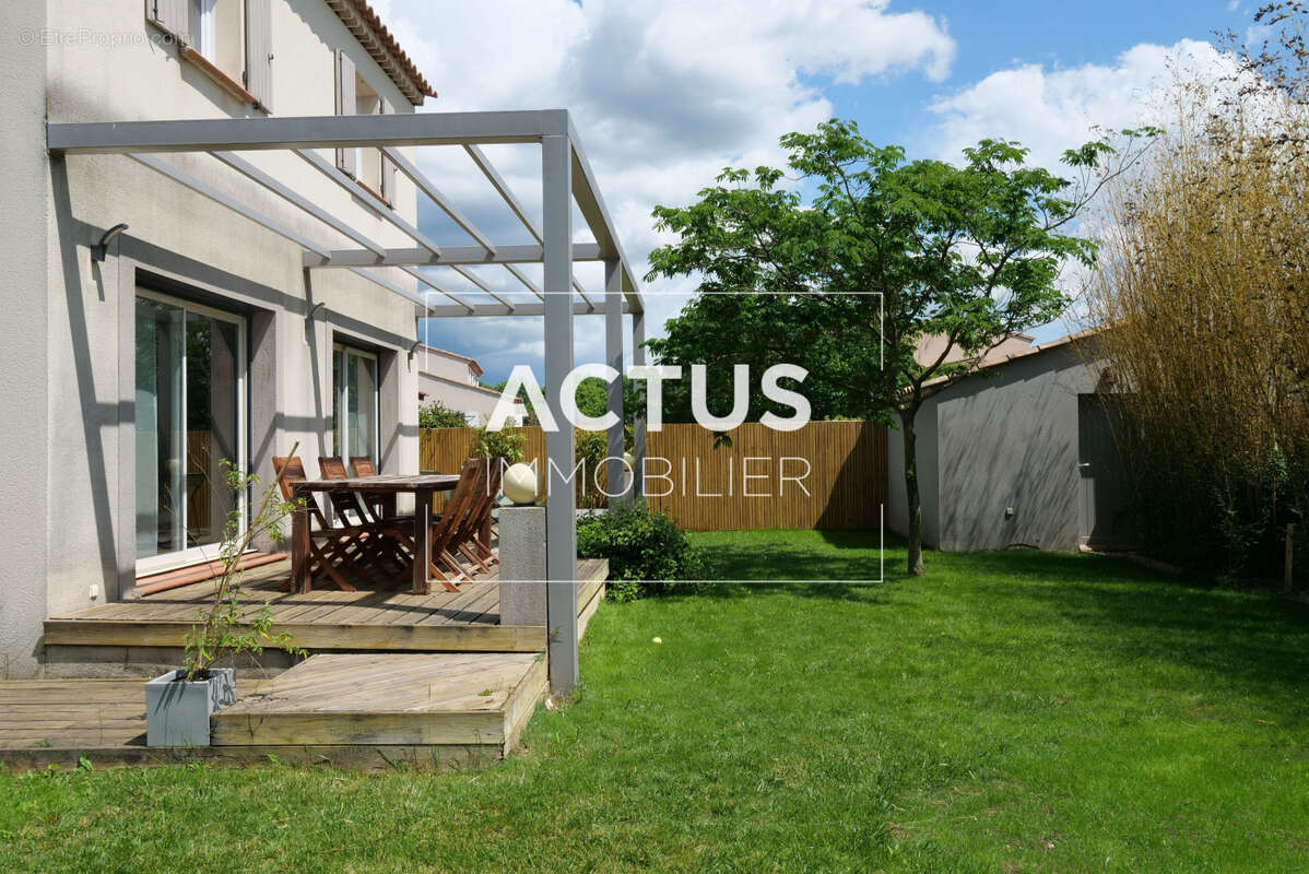 Maison à FONTVIEILLE