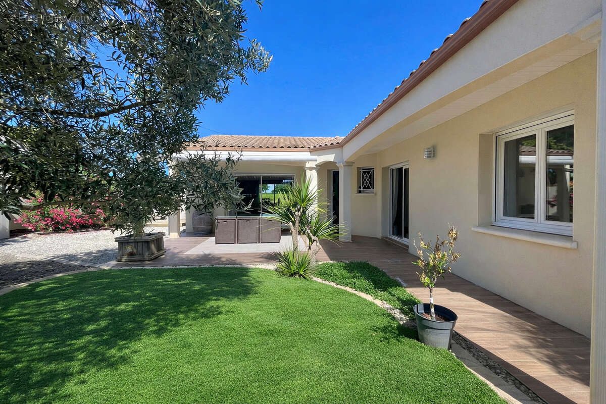 Maison à VAUX-SUR-MER