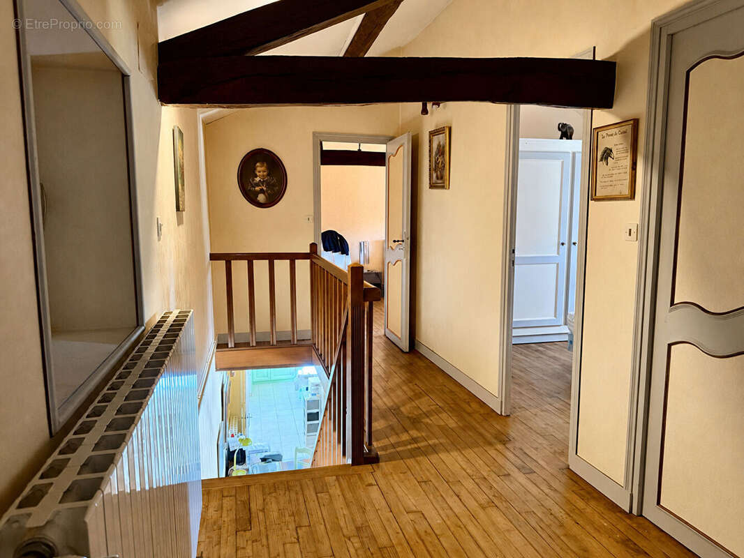 Maison 145 m² à Sommieres-Du-Clain  - photo 8