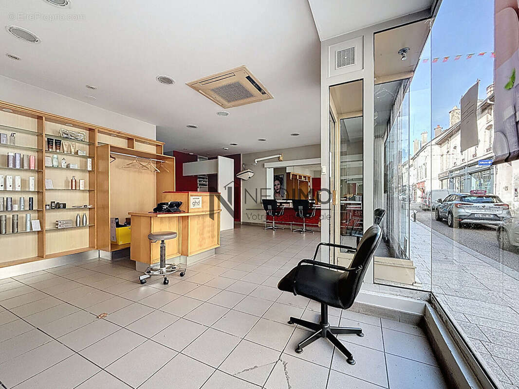 Commerce à NEUFCHATEAU