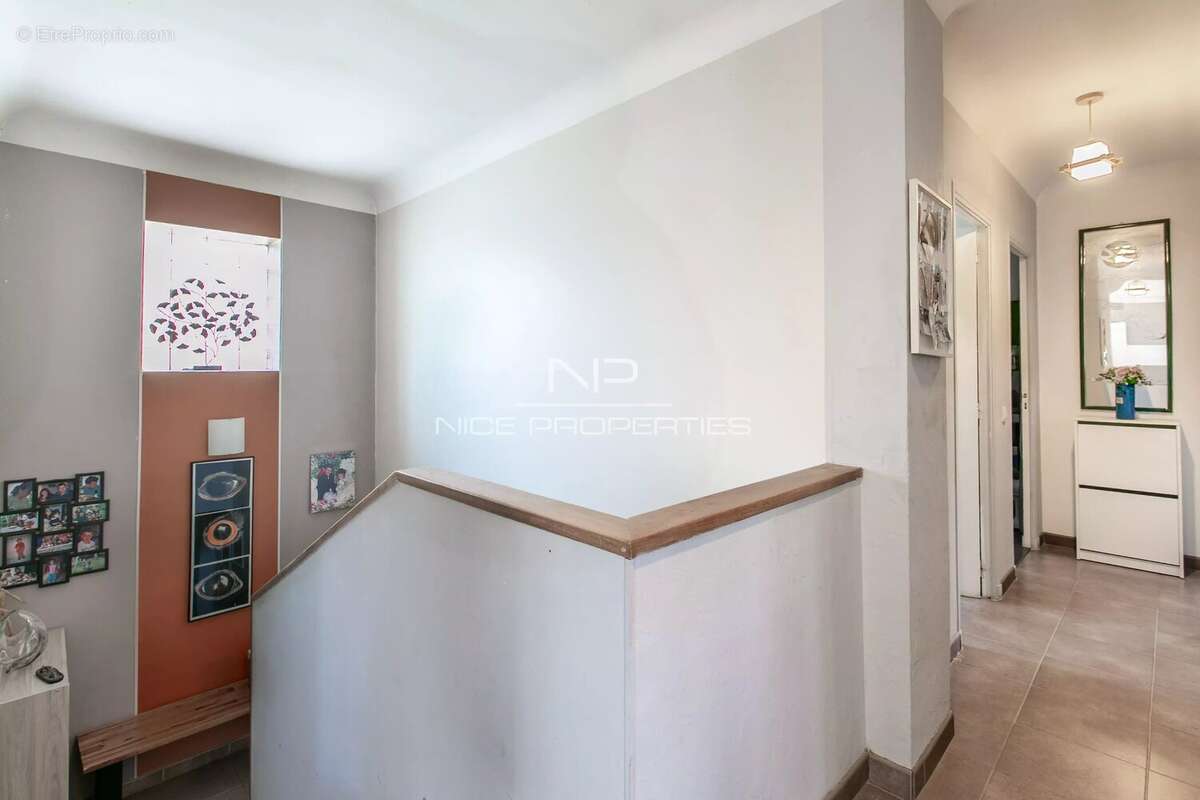 LEVENS - Maison familiale de 122 m² avec piscine, garage et nombreux stationnements - photo 9
