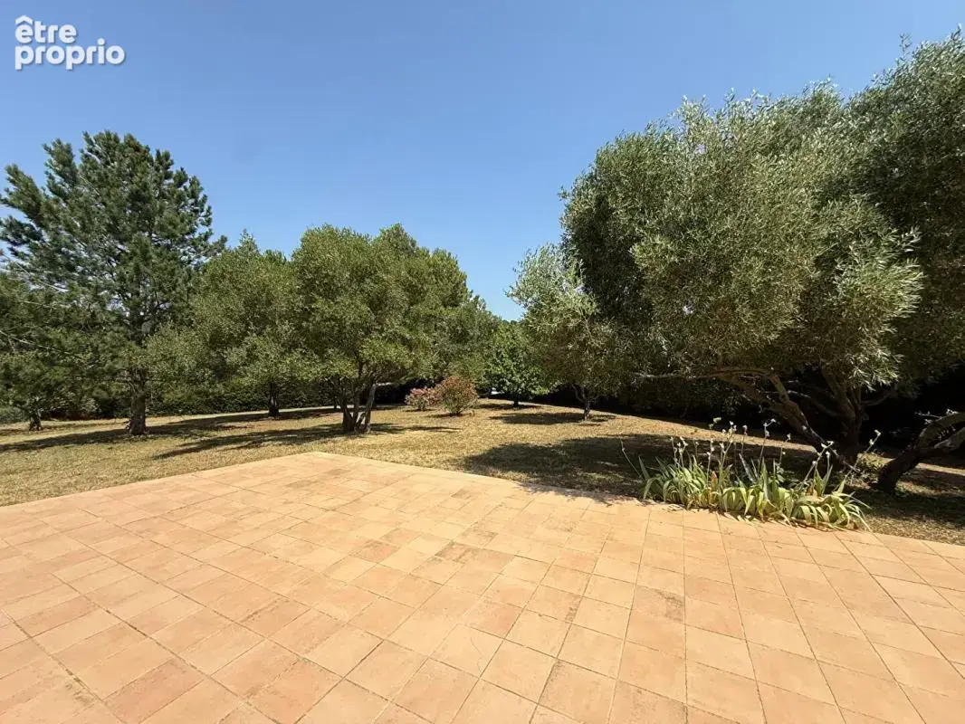 Maison plain-pied Montlegun 190 m² sur vaste terrain arboré avec terrasse et garage indépendant - photo 5